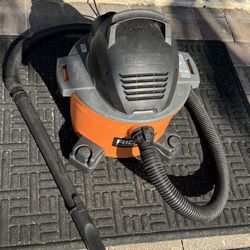 Ridgid 6 Gallon Wet/dry Shop Vac Vacuum with Attachment 