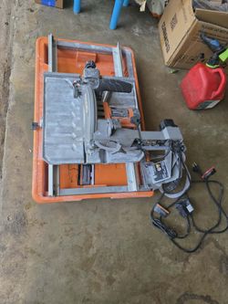 Ridgid 7 in tile wet with stand great condition $200 price is there firm// en exelente estado precio firme $200