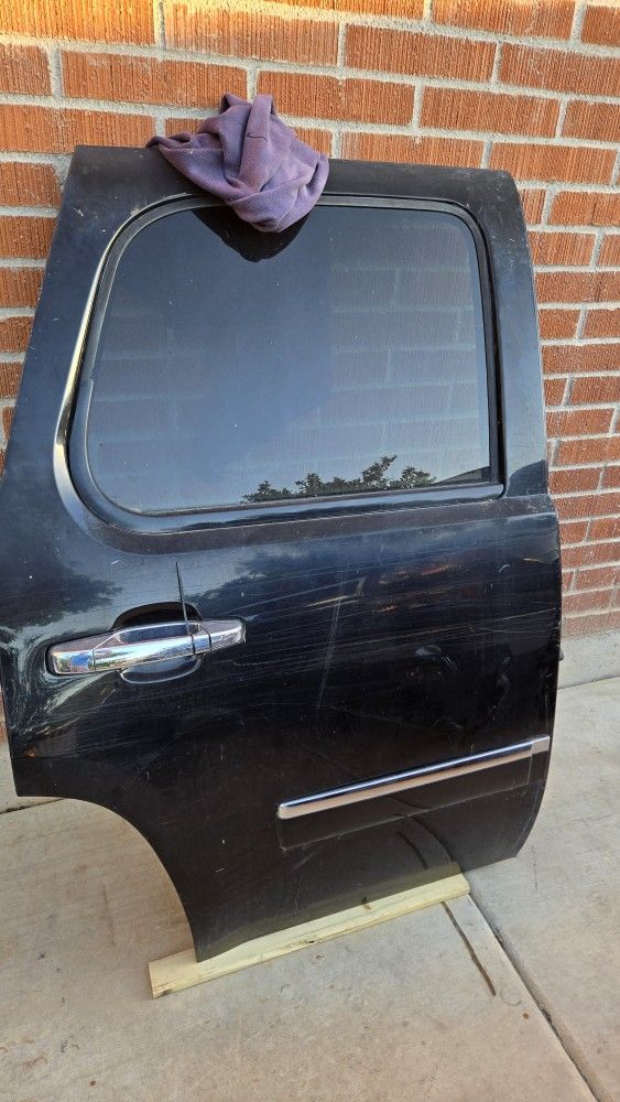 2013 Chevy Tahoe Right Rear Door