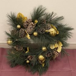 Very LARGE WREATH - approximately 26"W - price as posted is firm.