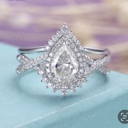 Vintage Pear Moissanite Engagement Ring Set