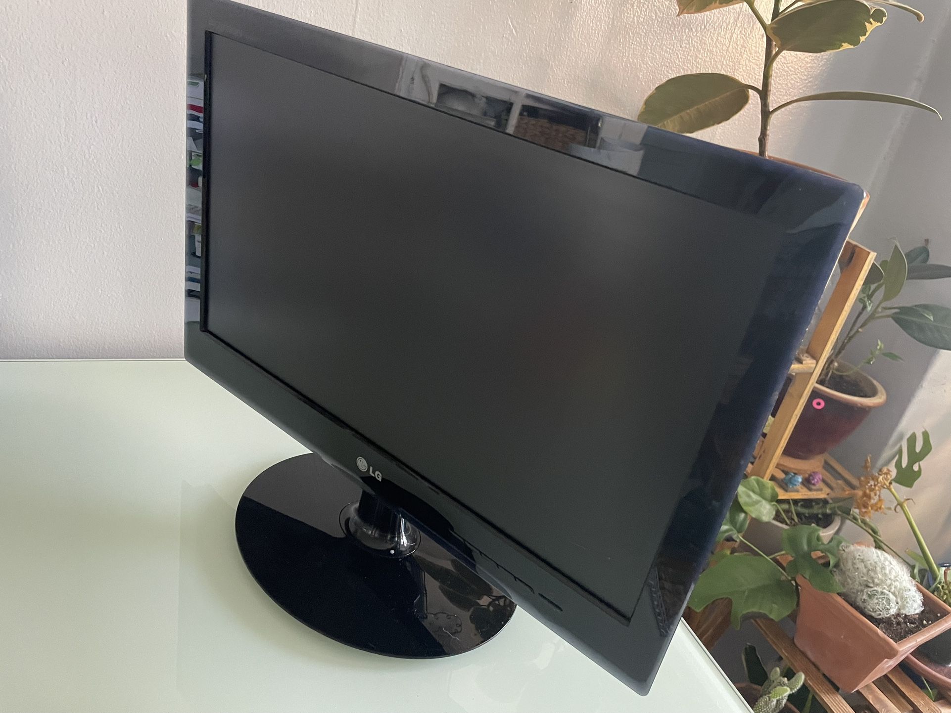 LG Flatron W2040T- PN 20" LCD Computer Monitor