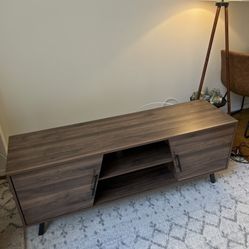 Modern Wood TV Stand For TVs Up To 58 Inches. $25. Pick Up In Kips Bay