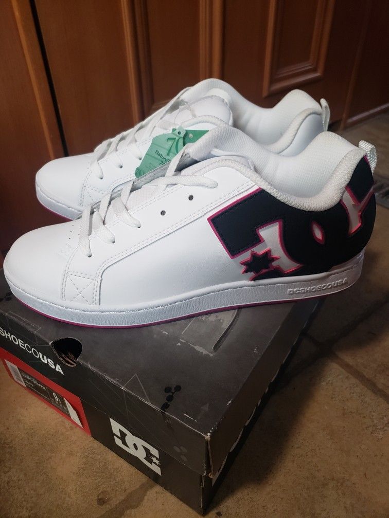 DC Shoes Size 9