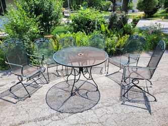Metal patio set with table and 6 chairs