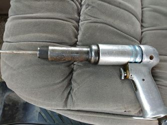 Pistol grip air screwdriver