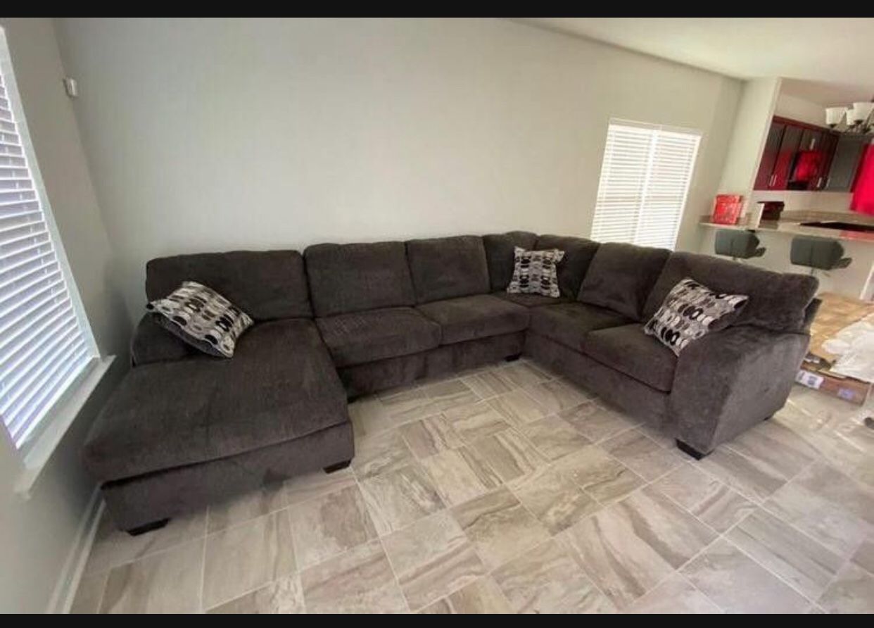 U Shape Dark Slate Oversized Large Comfort Sectional With Chaise💥 $39 Down Payment☄️ Brand New✅ Fastest Delivery 🚚 Living Room 💫