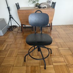 Industrial Swivel Chair – Black Metal & Wood