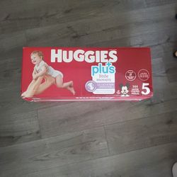 Huggies +plus Size 5