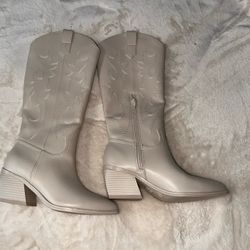Pretty heel boots