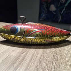 Vintage Tin Toy Fish with winding mechanism
