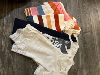 Xs/S 5 shirt bundle!