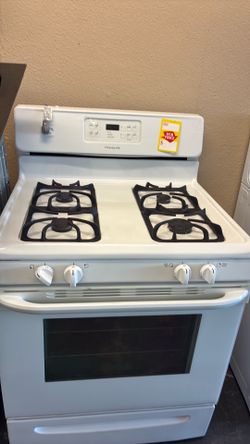Nice like new Frigidaire gas stove