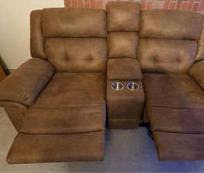 Reclinable love seat