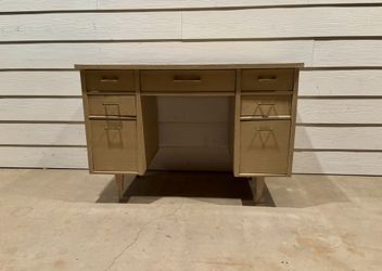 Vintage Mid-Century Modern Desk With Dovetail Drawers.