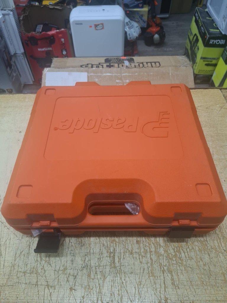 Pneumatic 16-Gauge Straight Finish Nailer