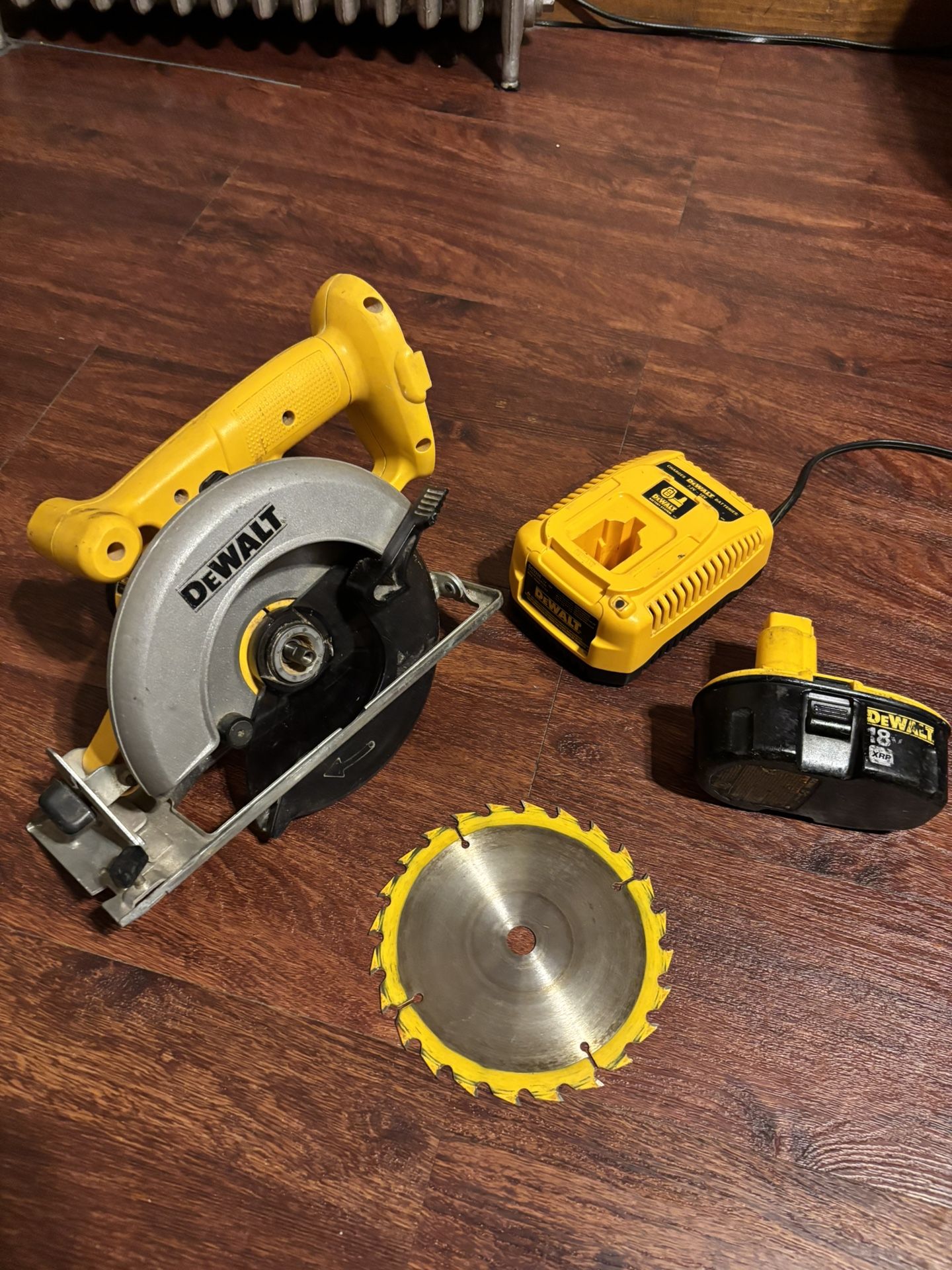 DeWalt DW 939 18V Battery Saw