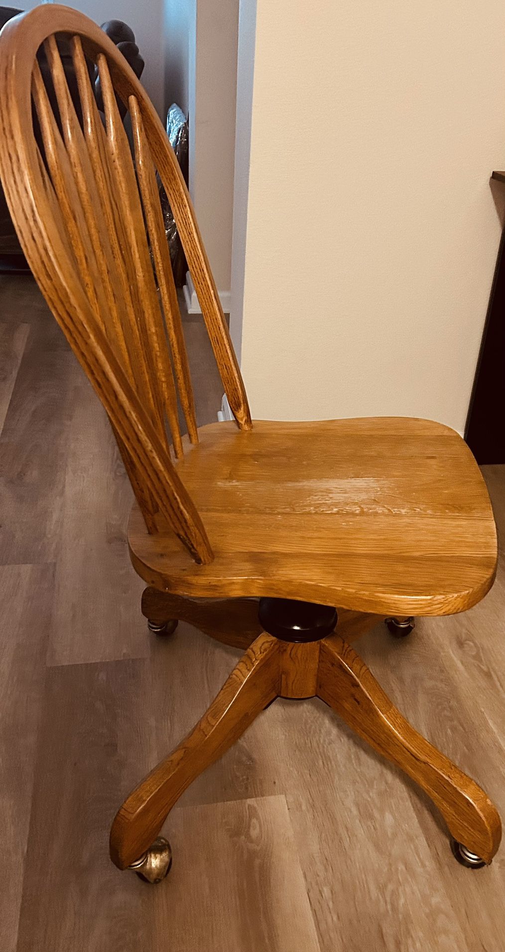 Wood Swivel Chair 