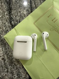 Apple AirPods condition new ( pick up only )