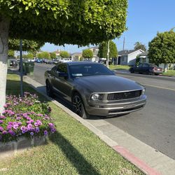 2005 Ford Mustang V6