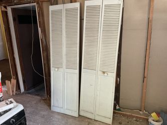 Pair of White Louvered Bifold Closet Doors - 24" x 80" each side - 48" Opening Total - USED