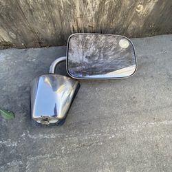 73 Blazer Or Jimmy RH Passenger Mirror Assembly