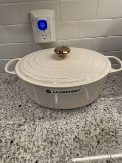 Brand New  Le Creuset Oval Cream Dutch Oven