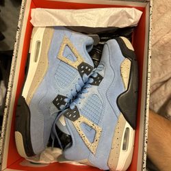 Jordan 4 UNC 