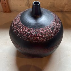 black ceramic vase Medium