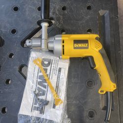 Dewalt 7.8Amp Electric 1/2in. Variable Speed Reversing Drill