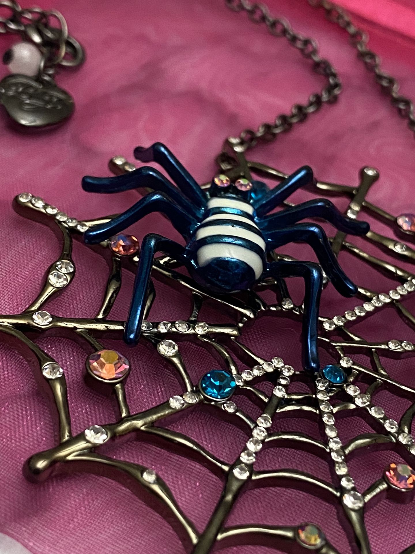 Betsey Johnson Halloween Rhinestone Spider Gun Metal Finish Necklace 18” Plus 3” Web