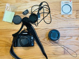 Olympus E-620 Digital SLR Camera with 2 Lenses and Accessories
