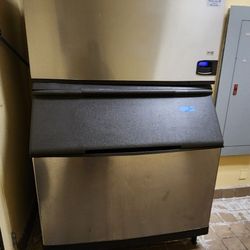Commercial Ice Maker 