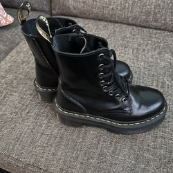 Women’s DR MARTENS