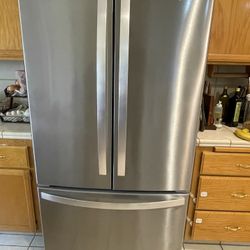 Whirlpool French Door Refrigerator With Ice Maker 