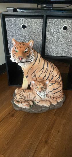 Tiger statue