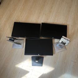 3 Monitors , Dell And HP