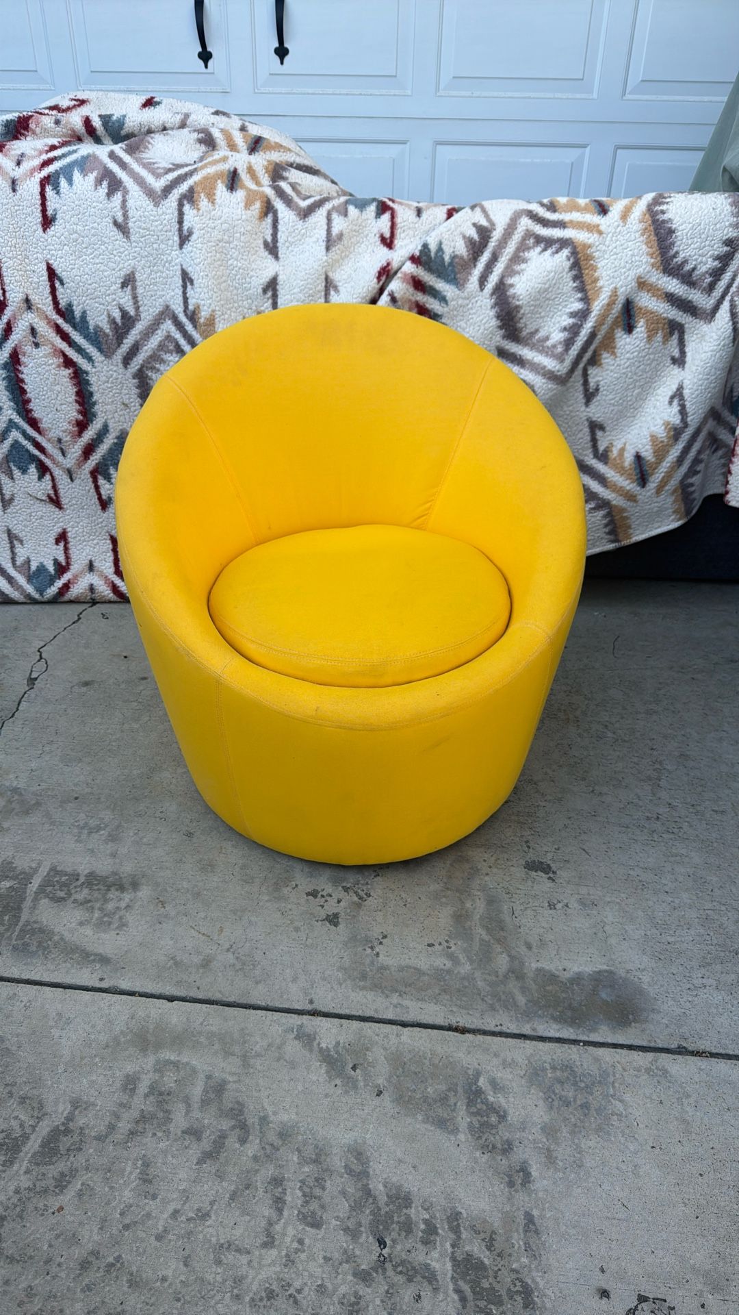 Barrel Swivel Chair