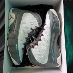 Jordan 11 Fire Red - Cool Grey