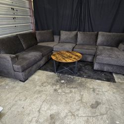 Comfy U Shape Sectional *Can Deliver 🚚*