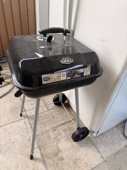 Grill with wheels