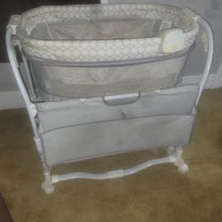 Bassinet READ COMMENTS 