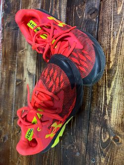 Under Armour Size 5.5 Youth