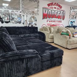Black VIRAL SECTIONAL ! HAS SLEEPER AND STORAGE CHAISE 