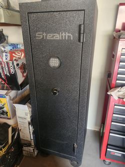 Stealth 14.
Gun case.
Brand new never used