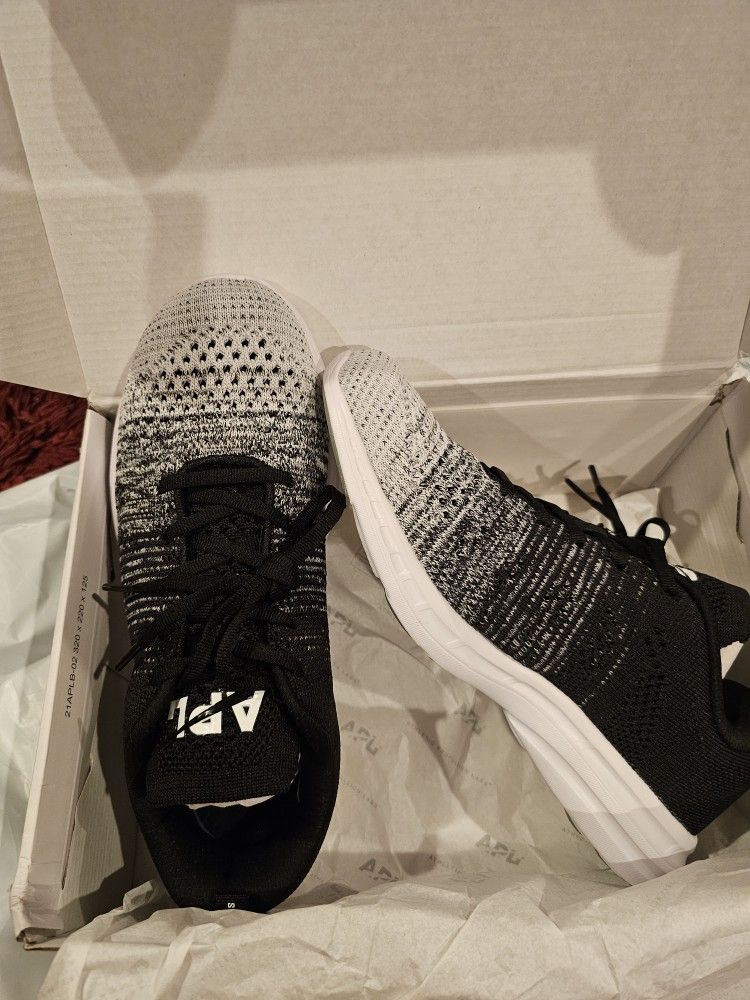 Men's APL Shoe Size 8 -Techloom Pro