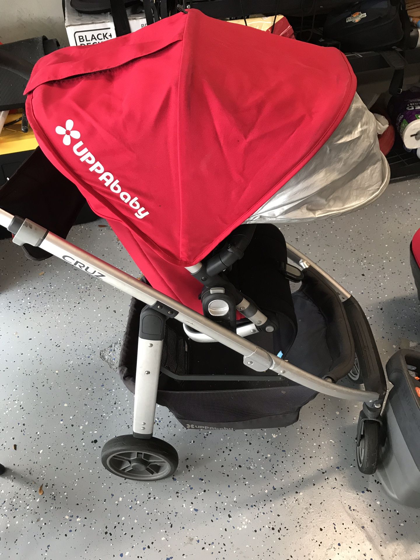 Uppababy Cruz and Mesa with car base