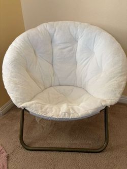 Cozy White Faux-Fur Saucer Chair