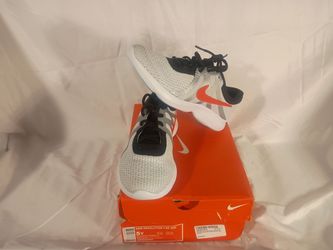 Nike Revolution 4