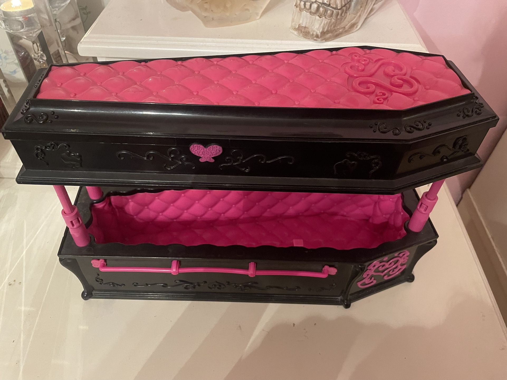 Monster High Draculaura Coffin Bed/Jewelry Box